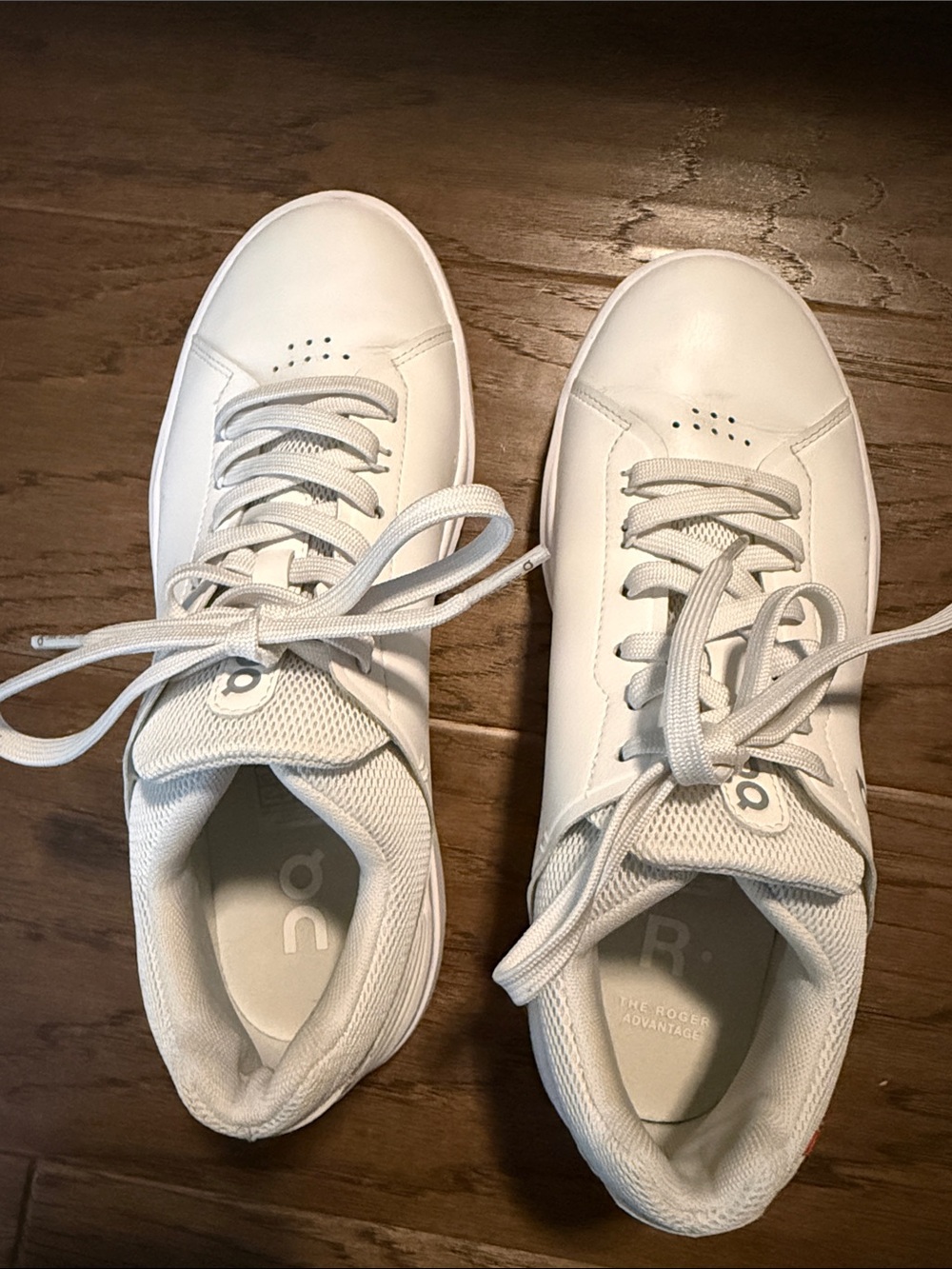 On Running Women's White Low-Top Lace-Up Roger Sneakers. Worn a few times.
